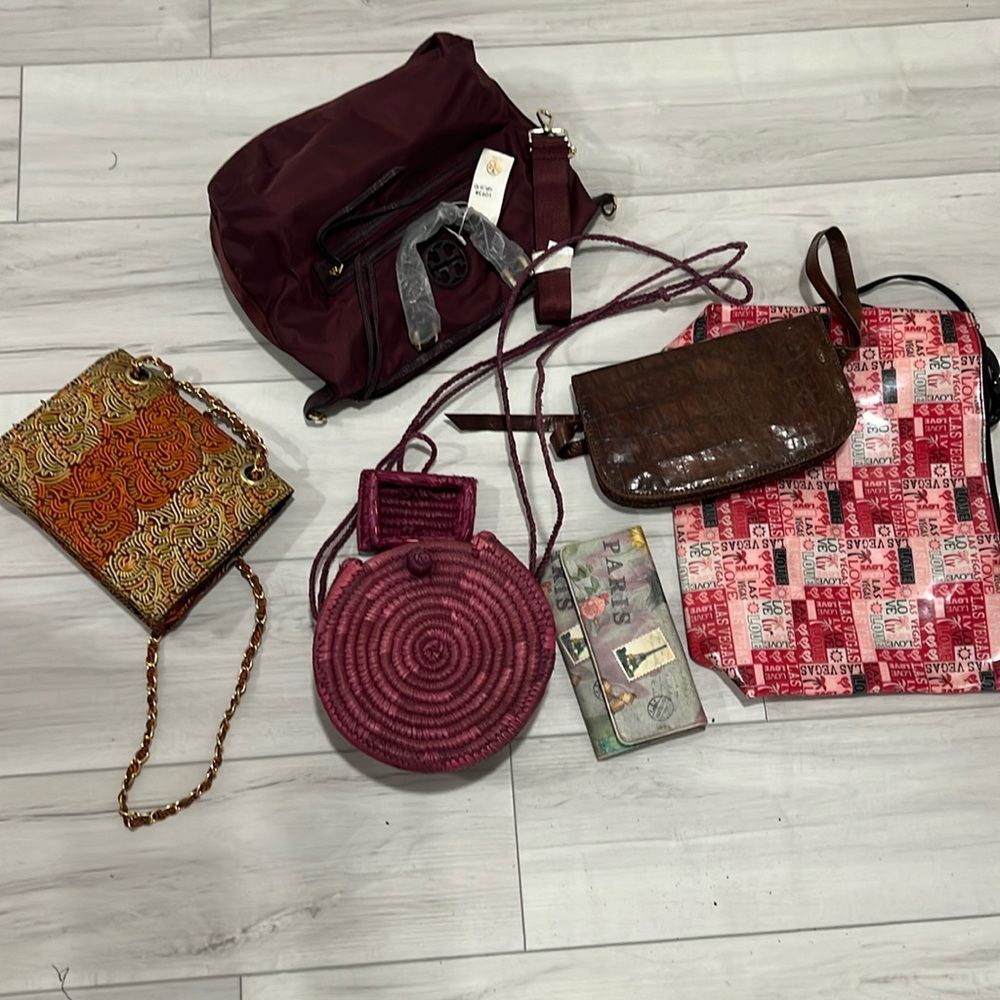 Bundle of 5 handbags/purses for a new home😊